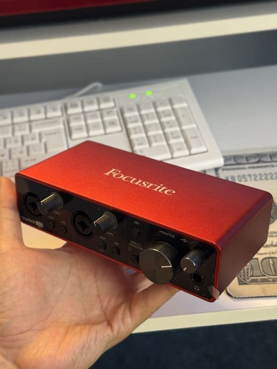Focusrite Scarlett 2i2 3rd gen yangi kam ishlatilgan — 1