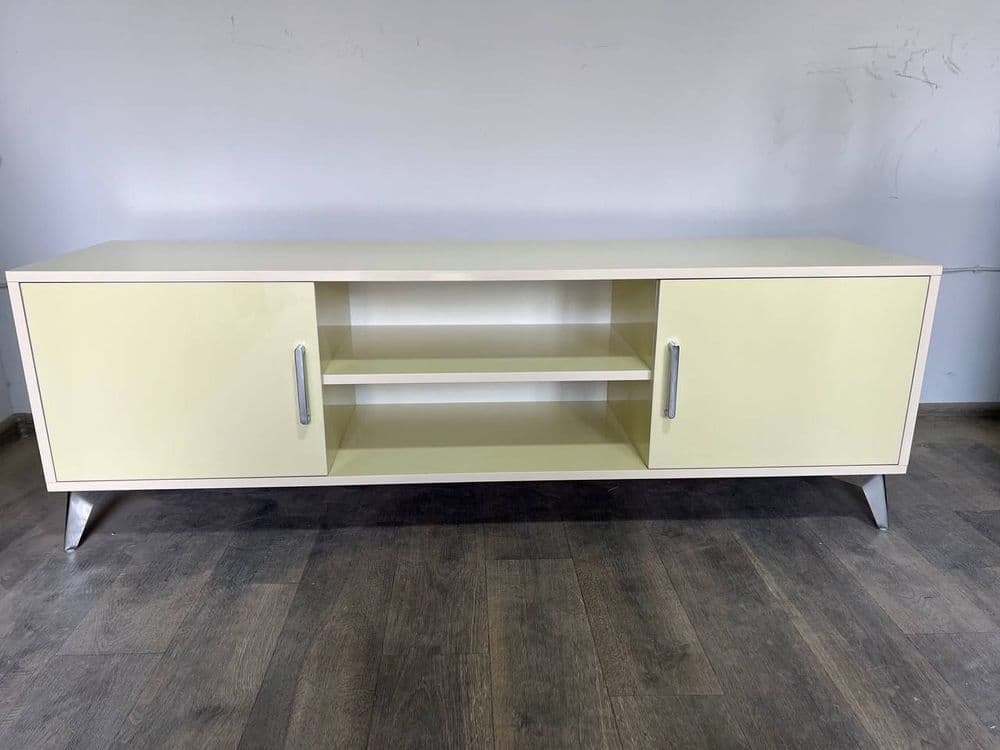 Pat tv tumba akriladan razmeri 1.60sm 53sm 40sm — 1