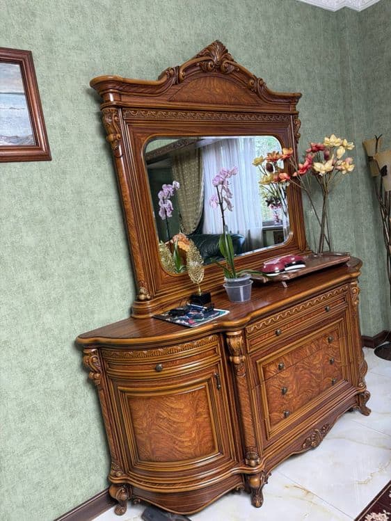 Продается мебель для гостиной: сервант, трюмо, стол со стульями! — 1