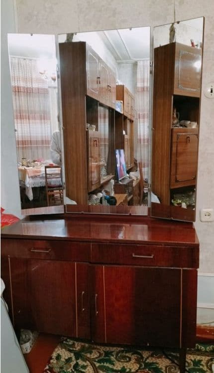 Срочно продаю советское трюмо, в хорошем состоянии — 1