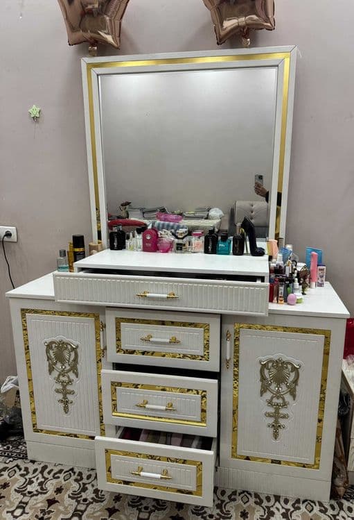 Premium dressing table — 1