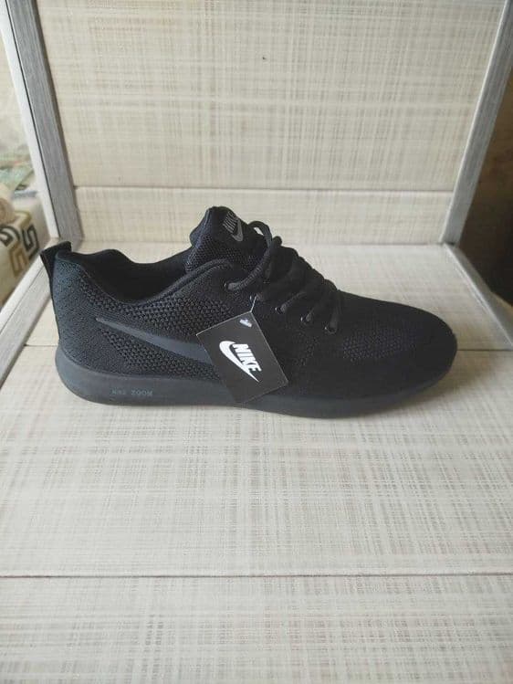 Продаю новые отличные кроссовки NIKE р 43 звоните смело — 1