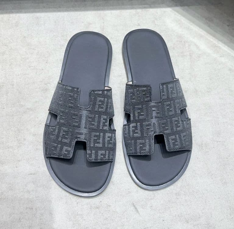 Fendi tapochka sotiladi — 1