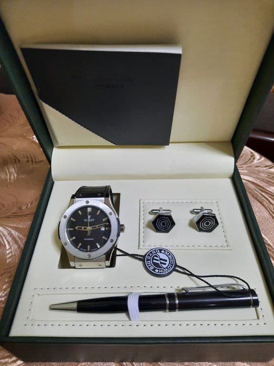 HUBLOT Geneve : : — 1
