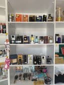 Парфюмерия ва бошка буюмлар сотилади арзон нархларда