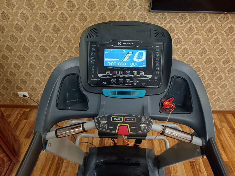Срочно продаётся! Беговая дорожка Бренд: Life Gym — 1
