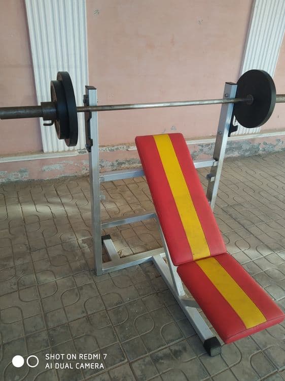 Штанга в сборе 80 кг и лежак в отличном состоянии — 1