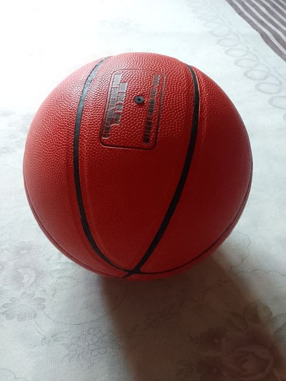 Basketbolll koptok sotiladi. Yangi — 1