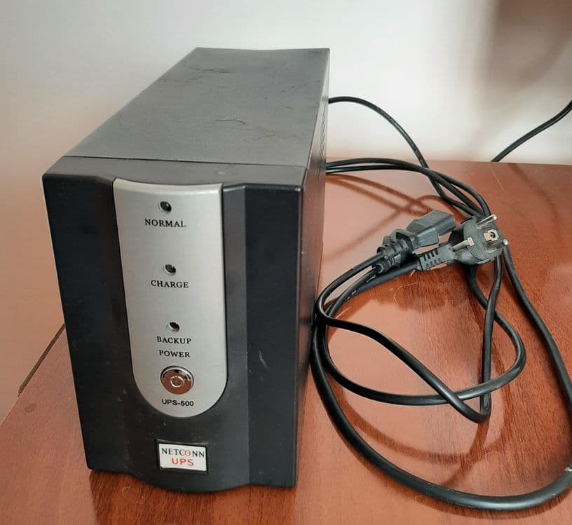 Источник бесперебойного питания UPS — 1