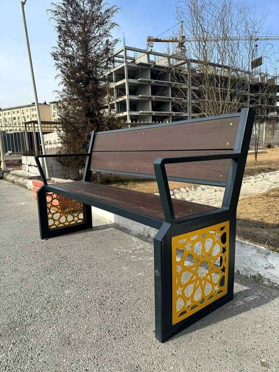 Скамейка со спинкой. — 1