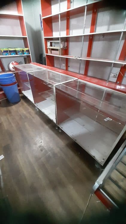 Полка витрина . — 1