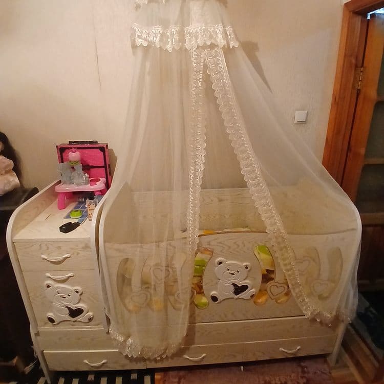 Детская кровать. — 1