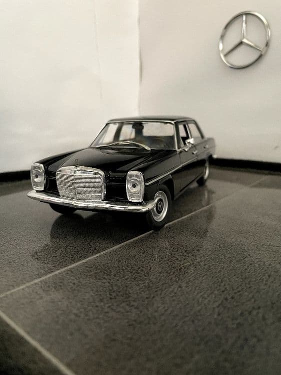 Mercedes benz w111 coupe original 1:24 modelcar — 1