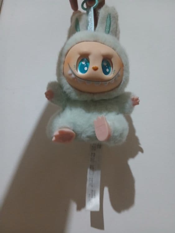 Labubu bolalar uchun uyinchoq ilgichi mavjud buyi 15 cm — 1