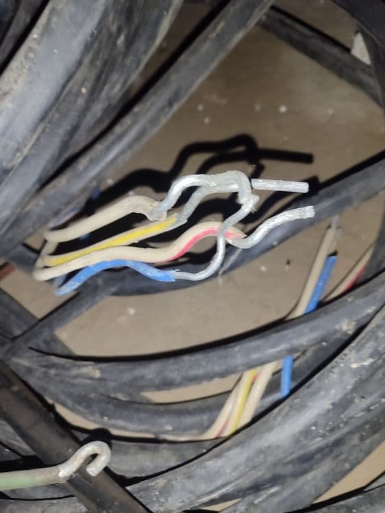 4 fazalik alumin kabel. — 1