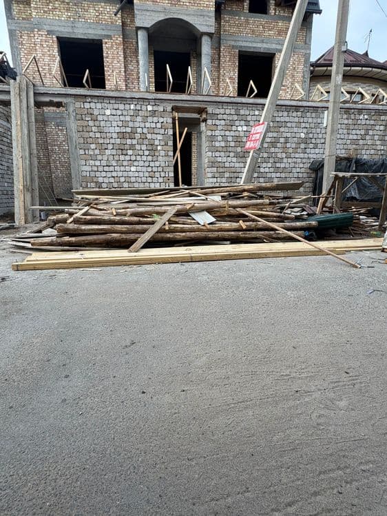 Tetal tosin va otinlar bor juda arz yahshi yaroqli otinkar va tahtalar — 1