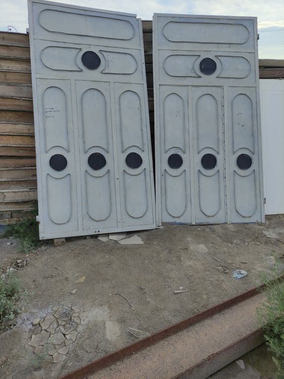 B/u Darvozalar sotiladi 2.4m X 2.4m. 7-mikr.tarafda — 1