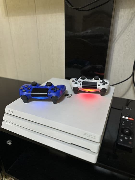 Playstation 4 pro — 1