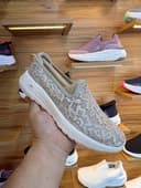 Skechers gen ayollar uchun