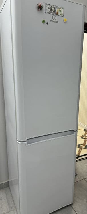 Холодильник Indesit — 1