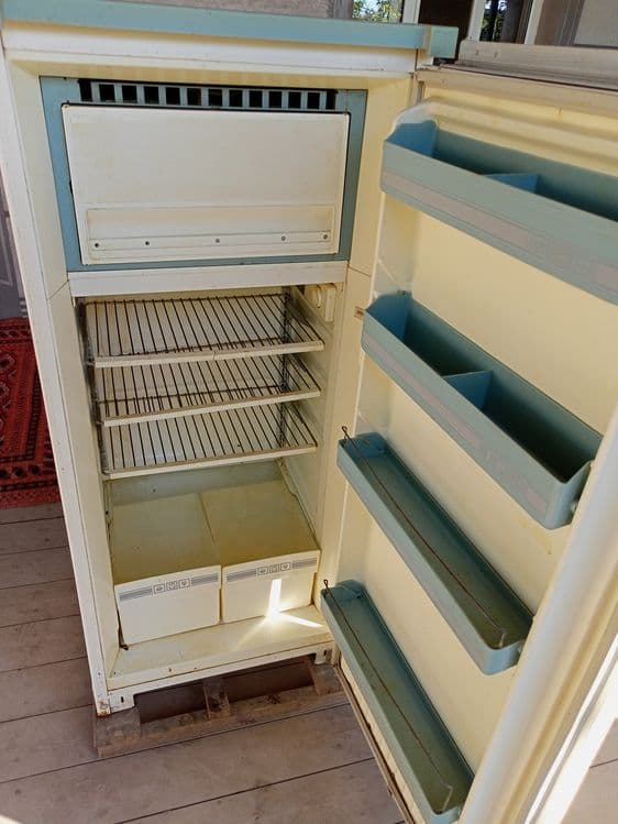 Холодильник продается Орск — 1