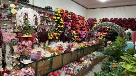Гулчамбарлар, сунъий гуллар, икебана, гул маржонлари пластмасадан таерланган — 1