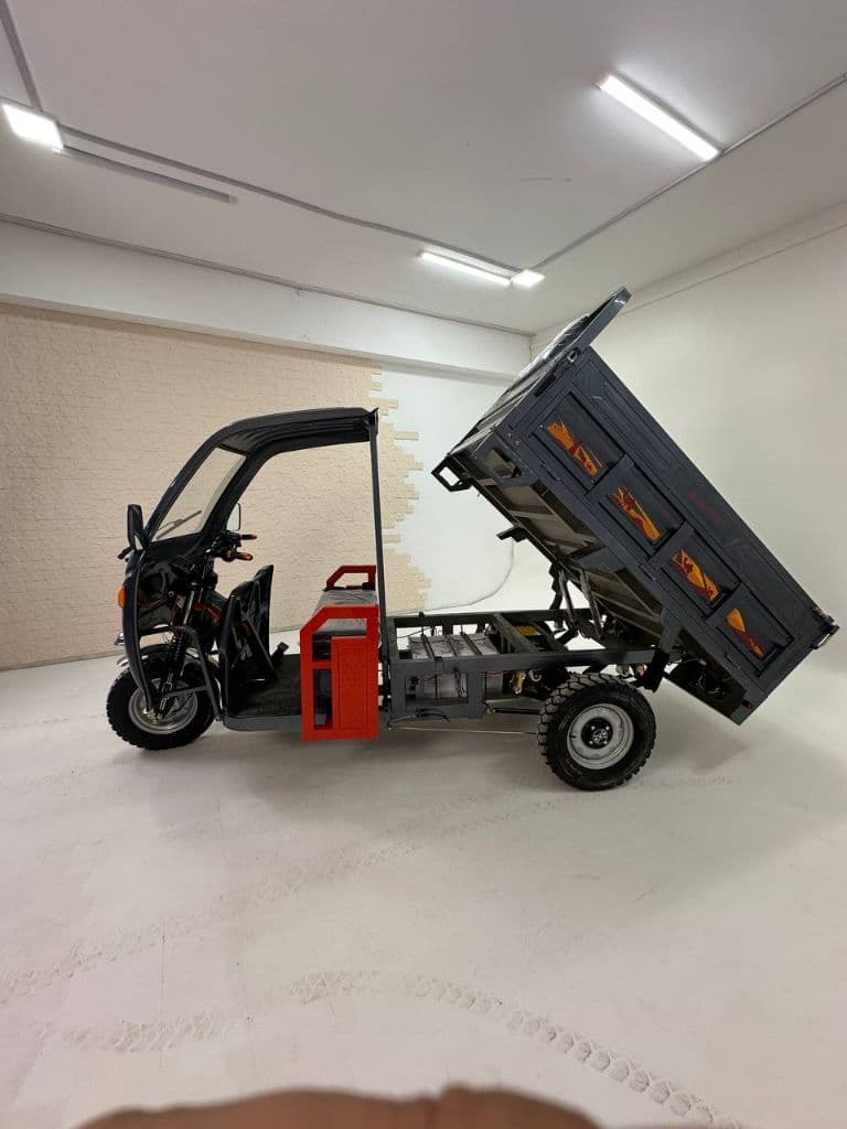 Uch g'ildirakli motoroller Yougo — 1