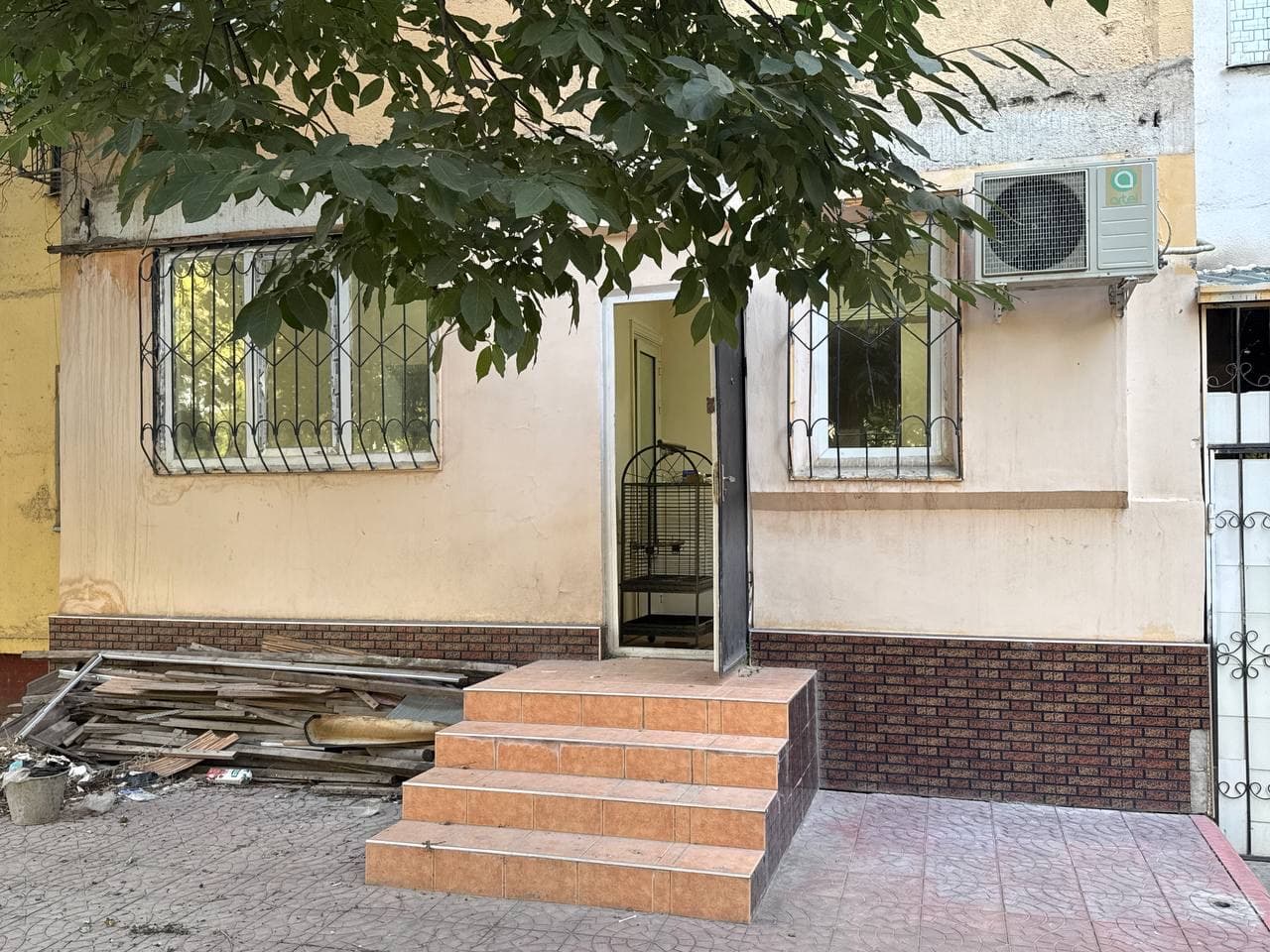 Продается 2/1/4 Юнусабад 12 под офис нежилой — 1