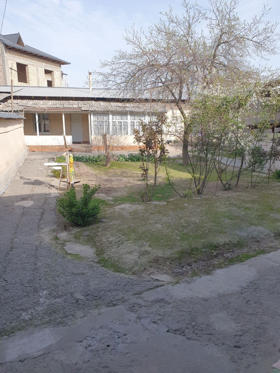 Uy sotiladi narx kelishiladi — 1