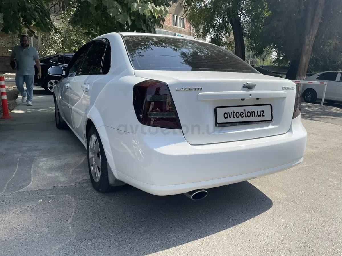 Chevrolet Lacetti, 2 позиция 2011 — 1