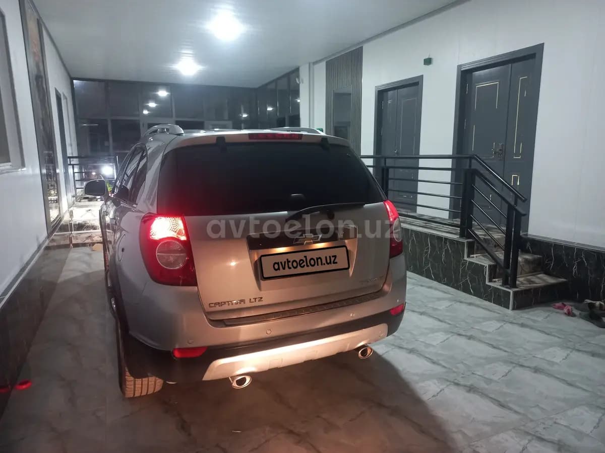 Chevrolet Captiva, 1 позиция 2010 — 1