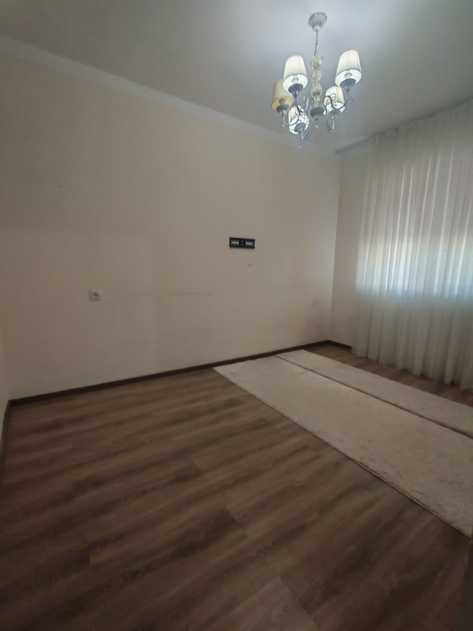 Sotiladi 5-a metro liniyasida 2 xona 3 etaj 7 etajli dom gishtli navastroyka 44m2 60000y.e. — 1