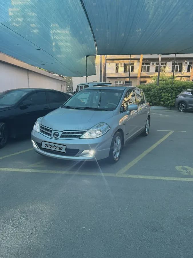Nissan Tiida 2008 — 1