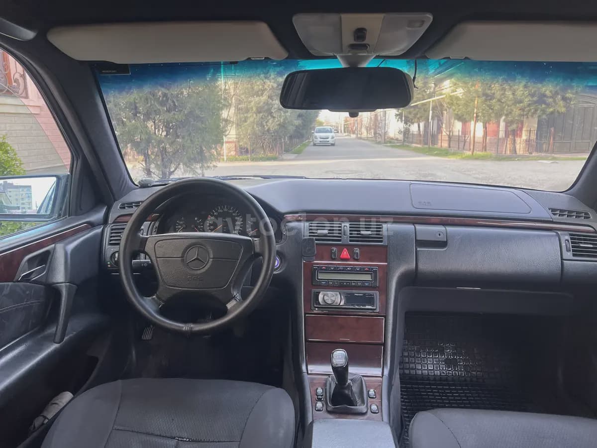 Mercedes-Benz E 200 1997 — 1