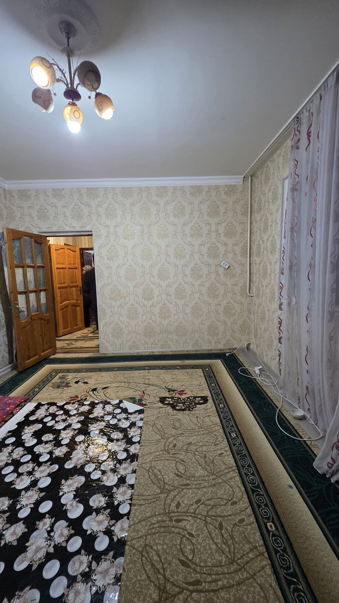 Юнусобод-4 Универсам базар 2 комнатная квартира 65500 — 1
