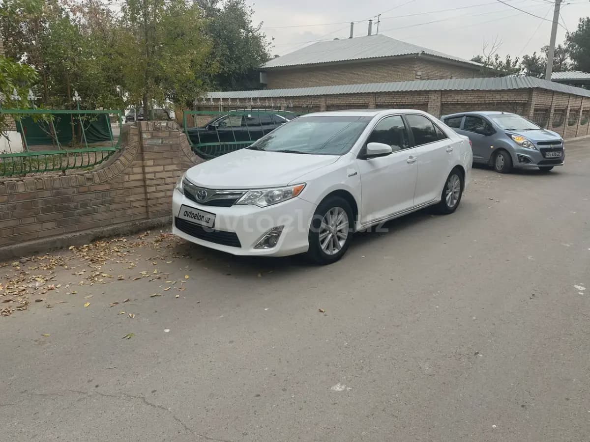 Toyota Camry 2012 — 1