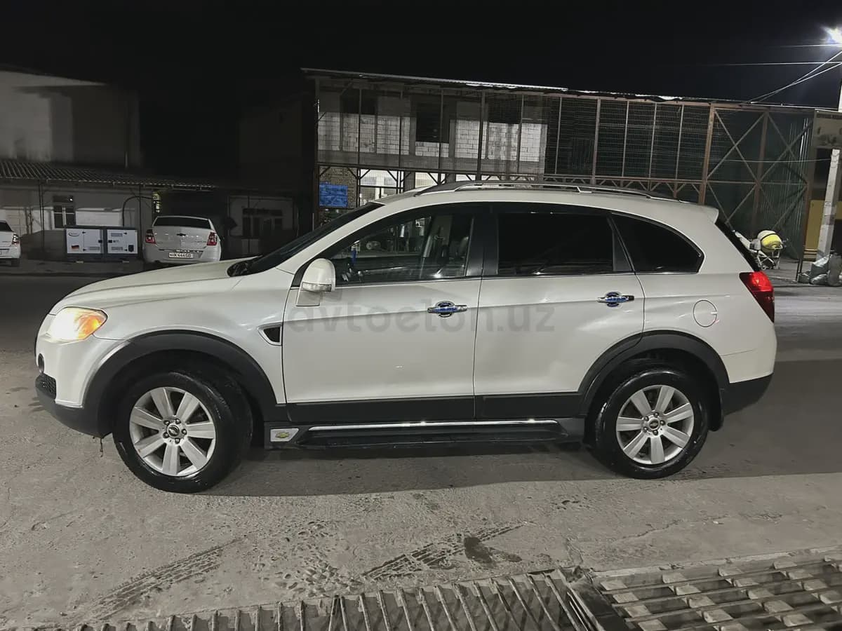 Chevrolet Captiva, 1 позиция 2010 — 1