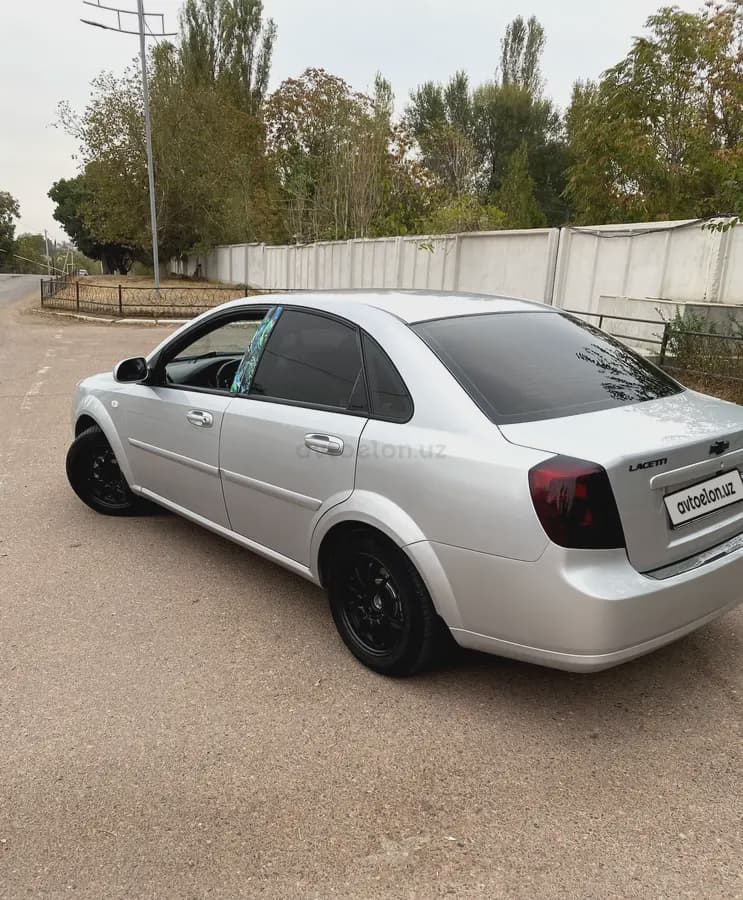 Chevrolet Lacetti, 1 позиция 2011 — 1