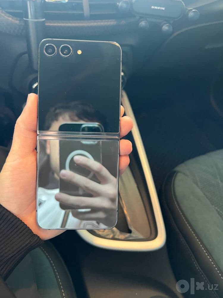 Samsung Galaxy Z Flip 5 — 1