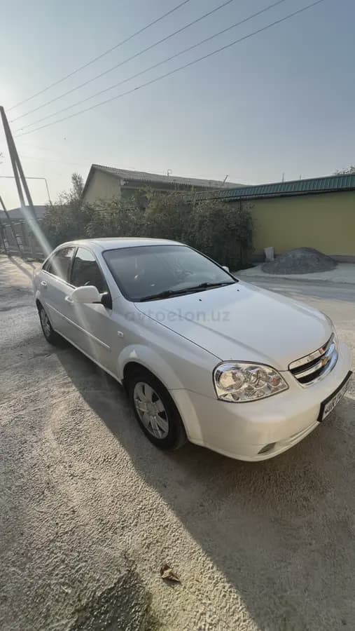 Chevrolet Lacetti, 1 позиция Газ-бензин 2011 — 1