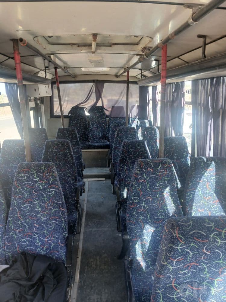Avtobus Isuzu Np21 sotiladi 2007 tasolda mator zadnimos zoʻr — 1