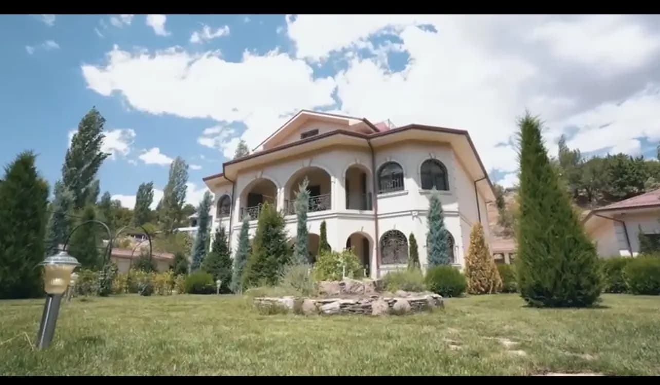 GARDEN HOUSE — 1